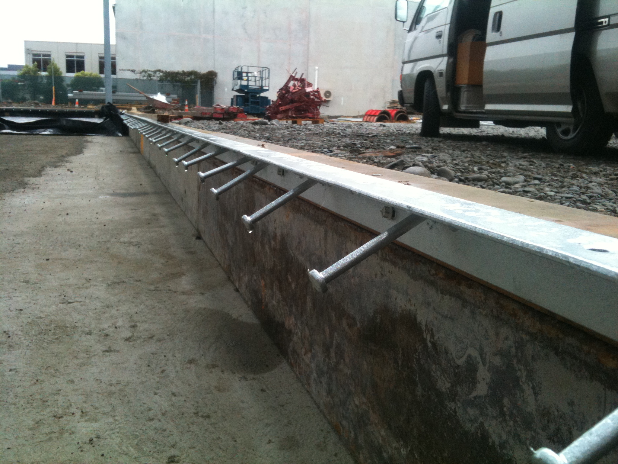 STOP POUR ARMOUR JOINT ANGLE In Slab Products Canzac